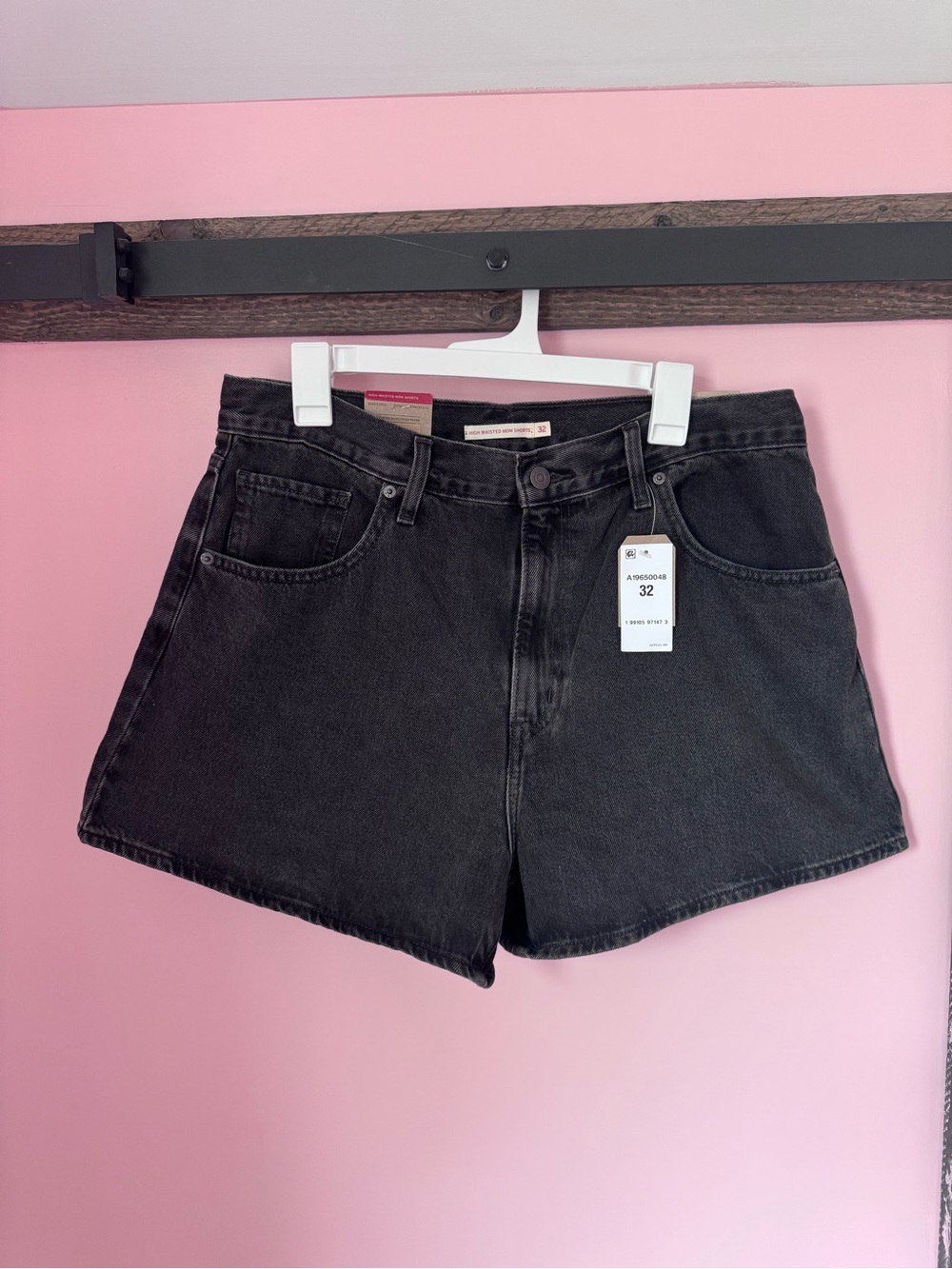 Levi's Black High-waisted mom Jean Shorts